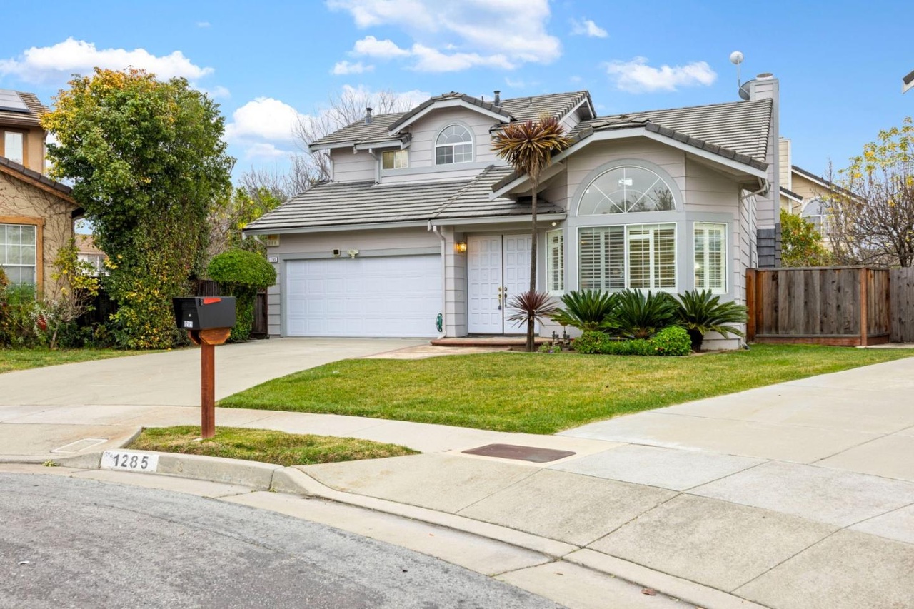 Nhà đẹp 2 tầng, 4 phòng ngủ, 3 phòng tắm tại San Jose!